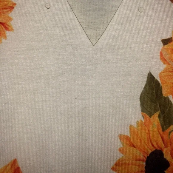 Sunflower Blouse 🌻 - Picture 9 of 10